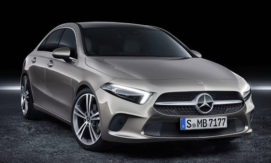 Nem tud lökhárítót szerezni egy garanciális Mercedesre az importőr és a márkaszerviz, öt hónapja áll a kocsi
