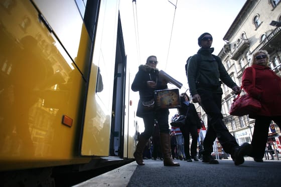 Több mint 10 ezer utast ellenőrzött a rendőrség szerdán a 4-es 6-oson