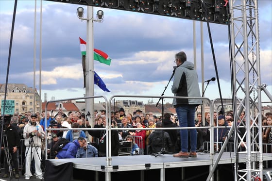 Üzent a rendőrség azoknak, akiket zavar Hadházyék keddi hídblokádja