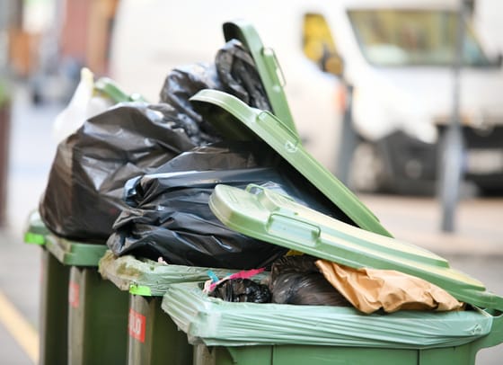 Drónnal vadásznak a guberálókra Gyöngyösön, majd megbírságolják őket