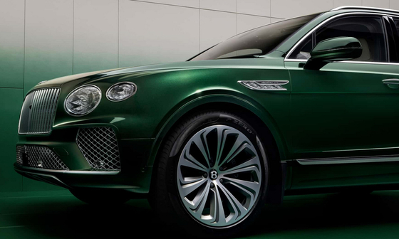 Itt a luxustól tocsogó legújabb hatalmas Bentley