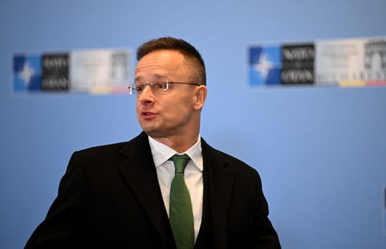 Leszavazta a kormánypárti többség, hogy Szijjártó választ adjon a kínai rendőrök és az arcfelismerő ügyére