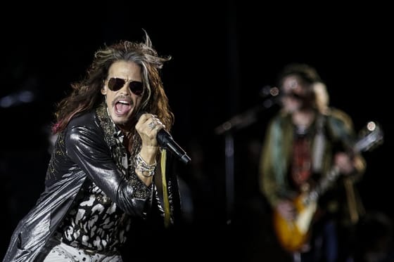 Végleg lefújta a búcsúturnéját az Aerosmith, mert Steven Tyler nem tud felépülni a hangszálsérüléséből