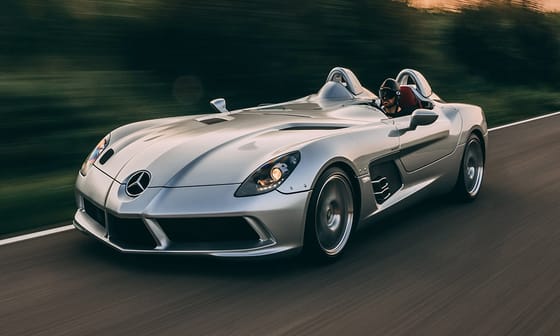 Teteje és szélvédője sincs, mégis 1,5 milliárd forint ez a szuperritka 15 éves Mercedes