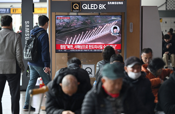 Észak-Korea ballisztikus rakéták kilövésével tiltakozott az amerikai-dél-koreai hadgyakorlat ellen