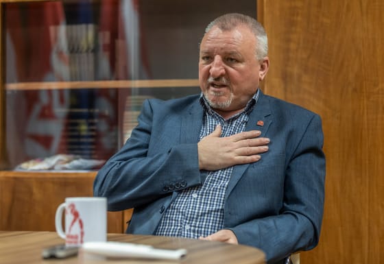 Komjáthi Imre lett az MSZP elnöke, egyből be is robbantotta a 2026-os kampányt: "Mi leszünk a magyar politikai élet emberi hangja"