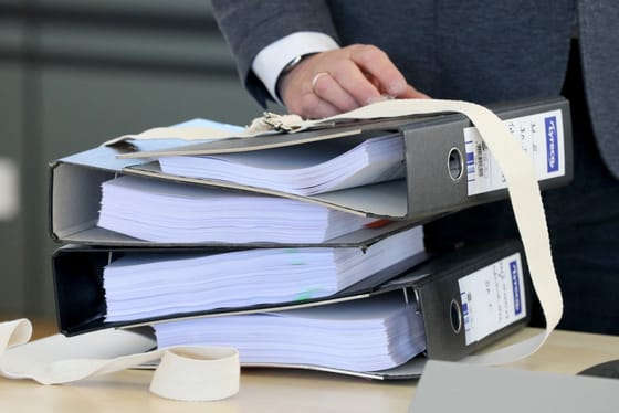 Ezer embert és évi több tízezer hatósági engedélyezési ügyet vesznek át októbertől a kormányhivatalok a katasztrófavédelemtől