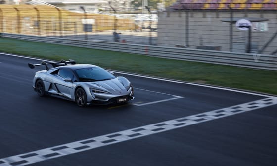 Új rekord: közel 400 km/h-val száguld a BYD villanyautója – videó