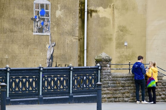 Eladó egy Banksy-mű, de egy egész épületet is meg kell venni hozzá