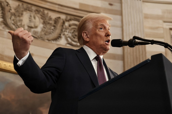 Trump megfenyegette az Apple-t, 25%-os vámot akaszthat a cég nyakába