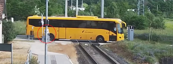 Felfalatják Lázárék a Volánbuszt a MÁV-val, a Volán nevét is beszántják