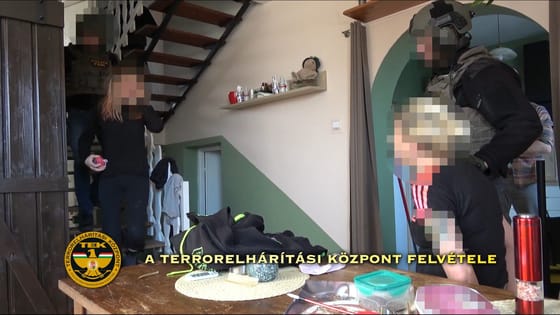 A TEK menekített ki egy 12 éves kislányt, akit az anyja tartott fogva Zala megyében – videó