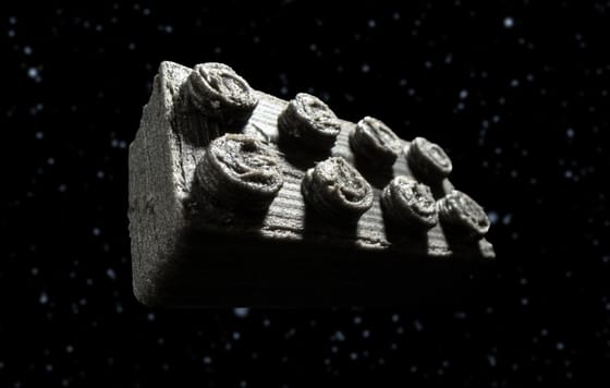 Ledarált egy 4,5 milliárd éves meteoritot az Európai Űrügynökség, Lego kockát nyomtatott belőle
