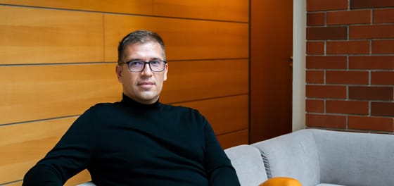 „Letolt gatyával” jött az ellenzék, és rögtön egymilliós íróasztalt akart