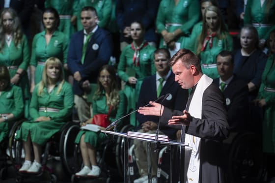 Magyar Narancs: Már nyolc gyermek bántalmazása miatt nyomoz a rendőrség a dunavecsei iskolaigazgató ügyében