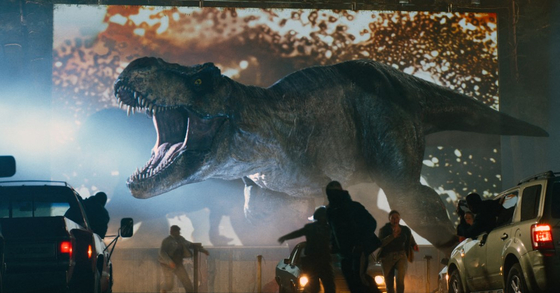 Újra gyilkolnak a dinoszauruszok: megjelent a Jurassic World látványos trailere