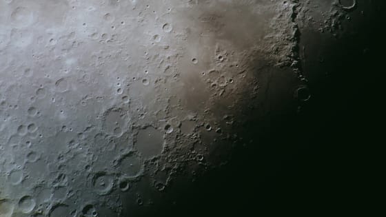 Valami becsapódott a Hold felszínébe, videóra vette egy csillagász a villanást
