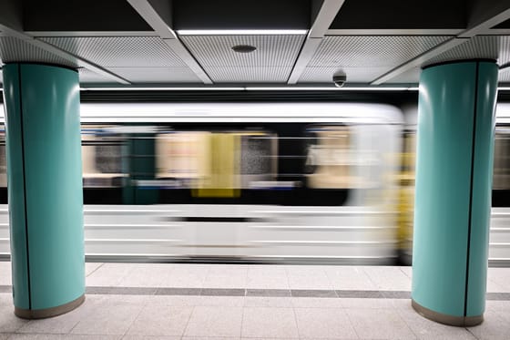 Mától tovább járnak a metrók