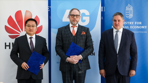 Nagy Márton előtt írt alá megállapodást a kínai Huawei és a 4iG