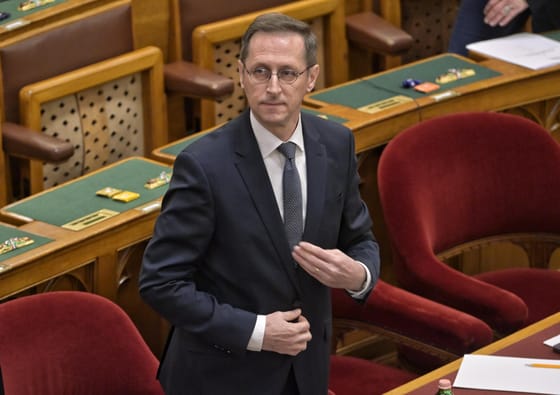 Varga Mihály hangszert cserél, az Országgyűlés elfogadta utolsó költségvetését