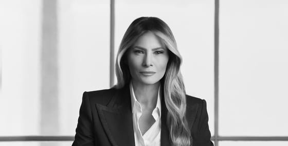 Melania Trump vállalati ragadozónak tűnik az új hivatalos portréján