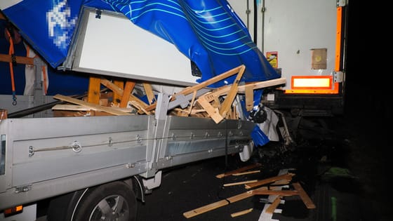 Lehúzódó kamionnak ütközött, meghalt egy kisteherautó sofőrje az M44-es autóúton