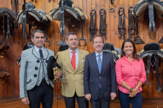 Inicio: Escuela de equitación española elimina publicación sobre la visita de Katalin Novak