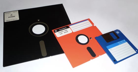 Döntöttek a németek: száműzik a hadihajókról a floppy lemezeket