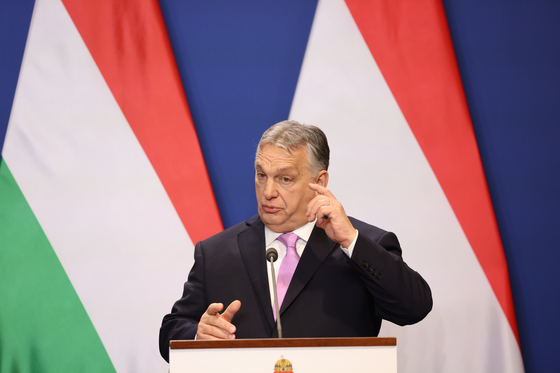 Orbán és a Karmelita politikai lufifújói megtévesztő szavazólappal gyűjtenek támogatást