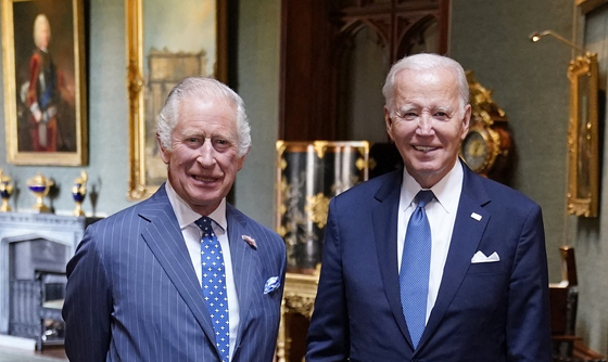 A rákkal kezelt III. Károly király is üzent Joe Bidennek a rákdiagnózisa után