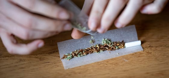 Kétperces drogprevenciós videókkal próbálkozik a belügy az iskolákban