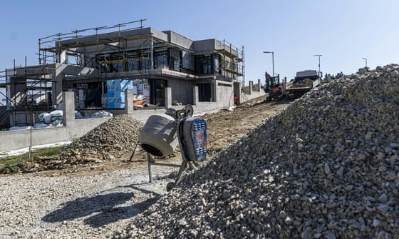 Fordulat az építőiparban: 15 hónap után nőtt az építőanyagok forgalma