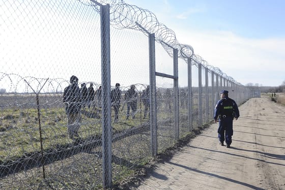 A kormány szerint továbbra is „rendkívüli” a migrációs nyomás, ezért újabb 12 milliárdot ad a kezelésére