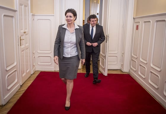 DK: Pölöskei Gáborné ne Áderrel üzengessen, álljon a nyilvánosság elé a bicskei pedofilbotránnyal kapcsolatban