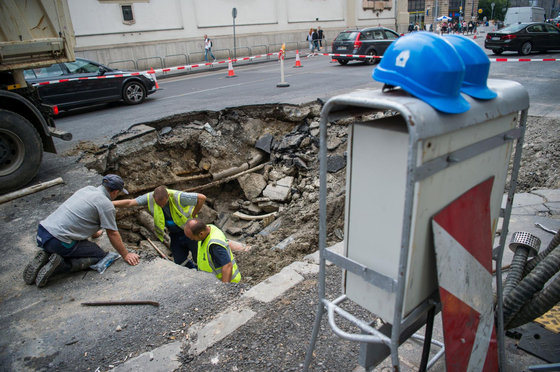 Csak nem bĂr kikecmeregni a gödörbĹ‘l a magyar ipar