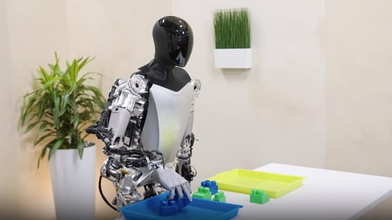 Csúszással, de hamarosan már humanoid robotok is dolgoznak a Tesla gyáraiban
