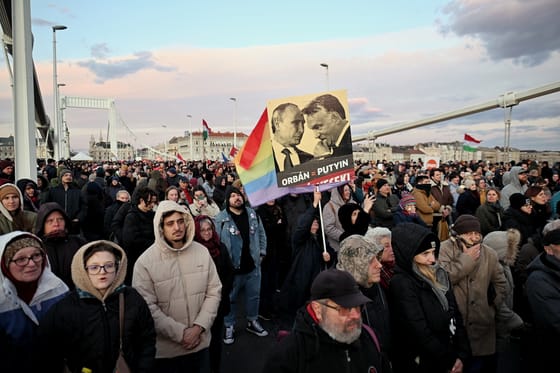 „Muszáj valamit csinálni, mert megőrülsz” – videón a jövőért is aggódó hídfoglalók