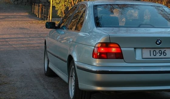 Ez a BMW cáfolja a sztereotípiákat: egymillió kilométernél jár eredeti váltóval, motorral