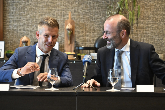 Manfred Weber: Orbán nyugdĂjba megy, Ă©s Magyar PĂ©ter lesz Magyarország Ăşj arca a pártcsaládban