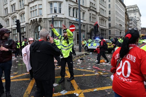 Elgázolt több embert egy autós a Liverpool győzelmi felvonulásán