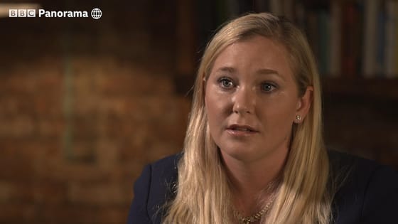 Nemrég még azt állította, napjai vannak hátra, most egy autóból mutogatta a középső ujját Virginia Giuffre