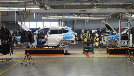 Jelentősen csökkent a BMW profitja, de arra várnak, hogy Trump megadja magát vámkérdésben
