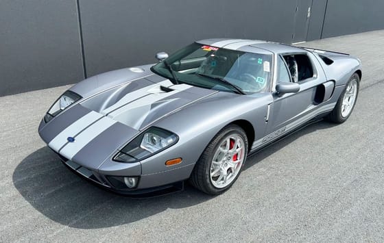 Még a védőfólia is rajta van ezen az alig 24 kilométert futott Ford GT-n