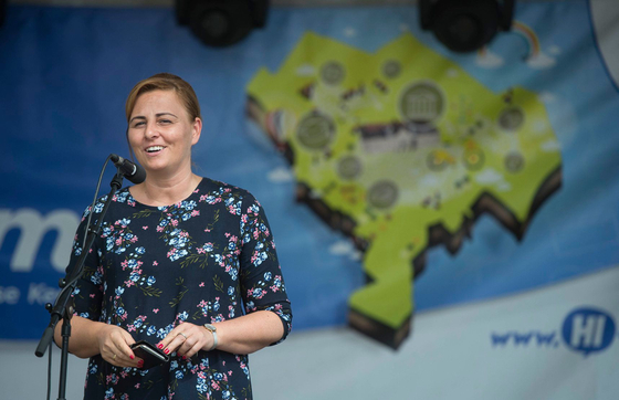 A kecskeméti polgármester szerint nem az MNB alapítványa, hanem a szivárványos póló veszélyes az oktatásra