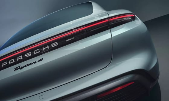 Dupla motorral és jókora hatótávval támad a legújabb Porsche Taycan