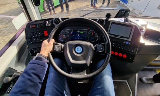 1, azaz egy hidrogénhajtású buszt venne a MÁV – 131 dízelbusz mellett