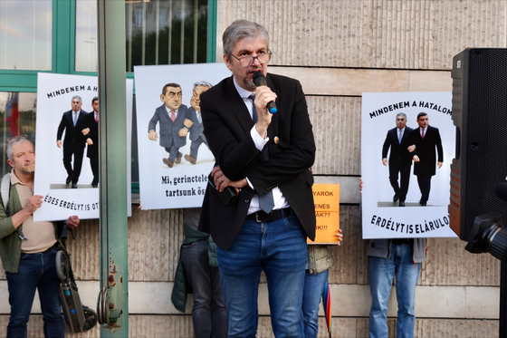Hadházy: beláthatatlan következményei lehetnek, ha a magyarok nem állnak ki a puytinizálódás ellen