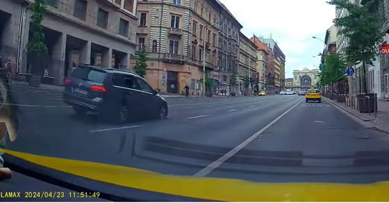 Csupasz felnin ment egy Passat a Rákóczi úton – videó