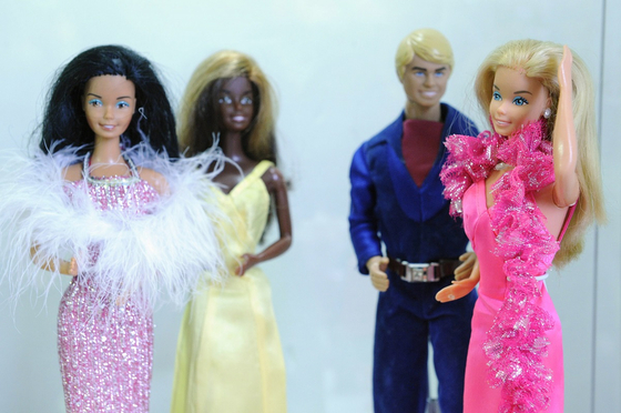 200 Barbie babával él együtt egy New York-i művész