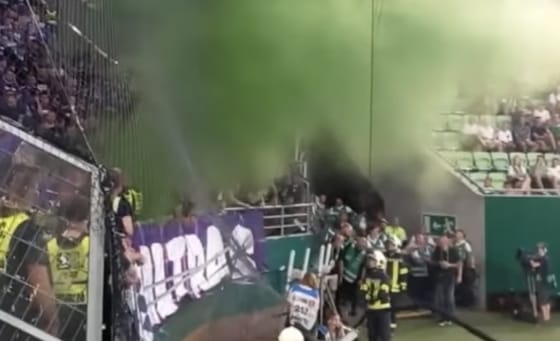 Jó heccnek tűnt – mondta a most elfogott férfi, aki a Fradi-meccsen zöld füstbombát indított be az újpestiek szektorában